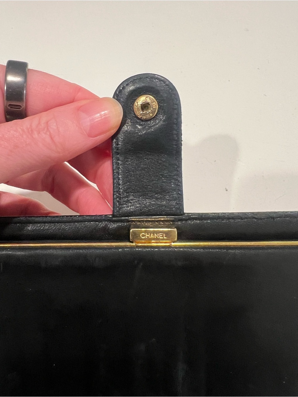 Stunning pebbled CHANEL wallet! - Picture 3 of 7